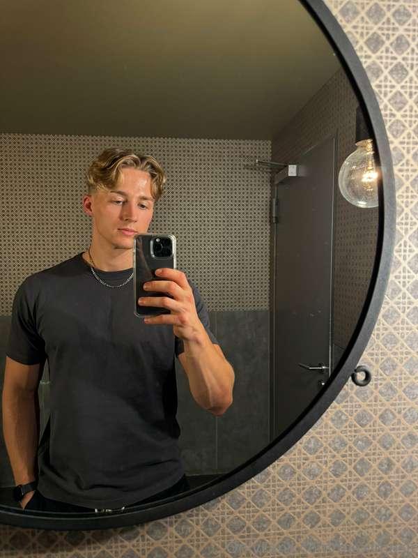 So many people have said I have the best 90s hair cut or did..