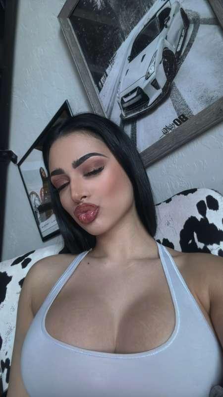 Kiss me, babe😘
