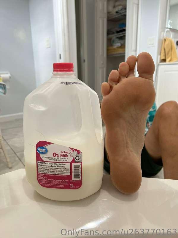 A gallon of milk doesn’t look so big next to my enormous wal..