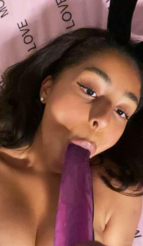 you can’t deny that i look pretty with big things in my mout..