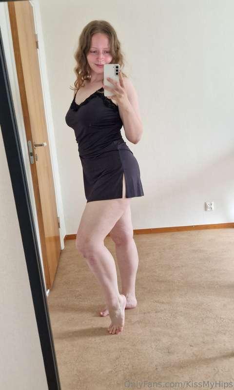I wish it was as short as the first pic - I love the teasing..