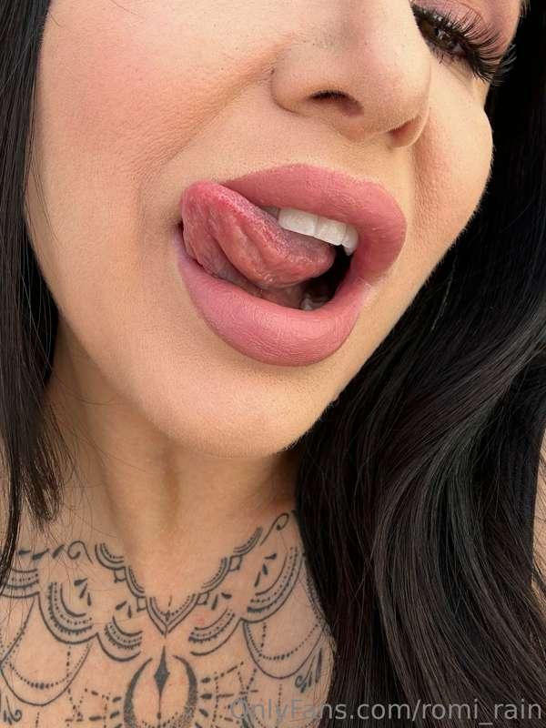 DM me "🫦" for some fun 😈