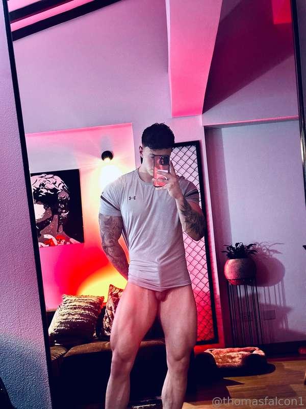 Come give me the wetness of your tongue on my cock 🤤👅🍆
