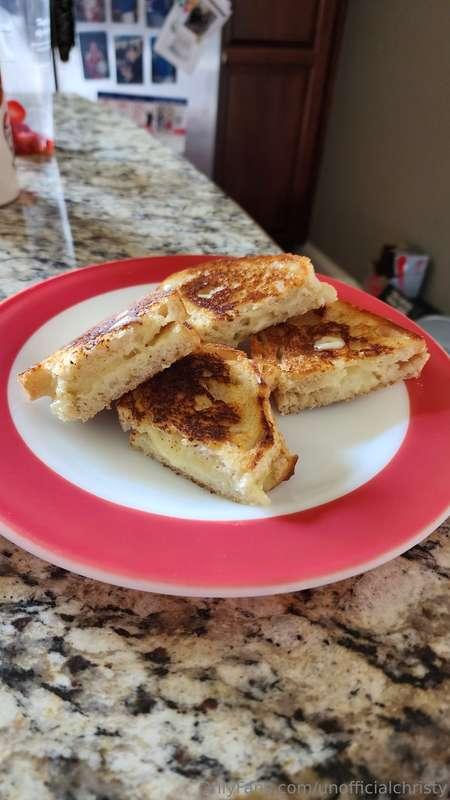 Just wanted to show you guys these gorgeous grilled cheese s..