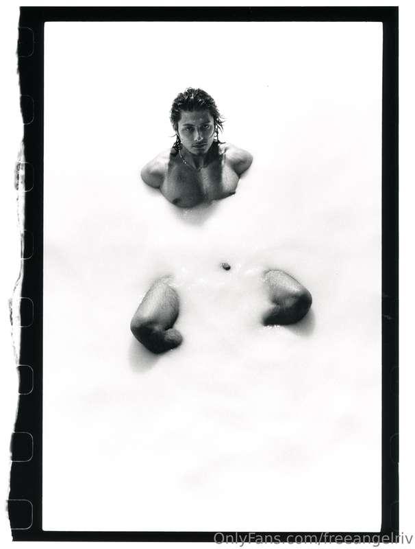 Go subscribe to me, I am a piece of art! @angelriveraxxx Onl..