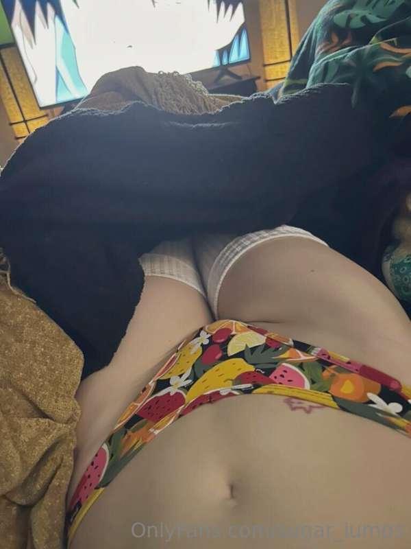 Netflix and sneak pics of my ass while I’m chilling