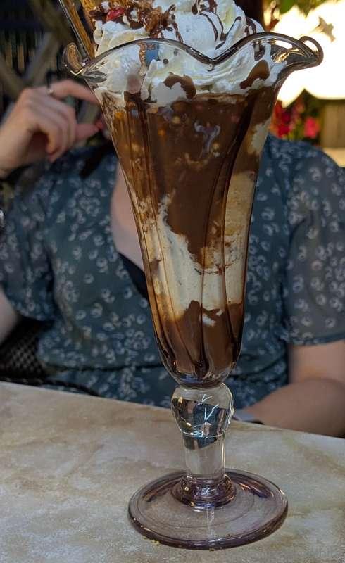 Stasera siamo usciti a mangiare un bel gelato e nel frattemp..