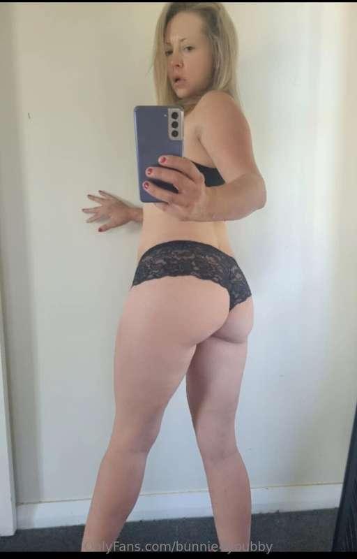 I want your cum on my ass before the day is over 💦💋