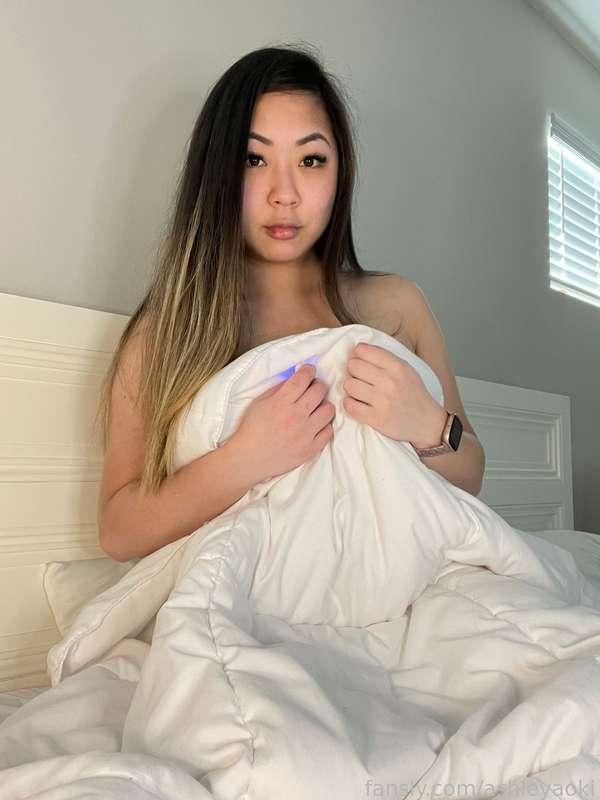 Wanna come get cozy with me in bed?