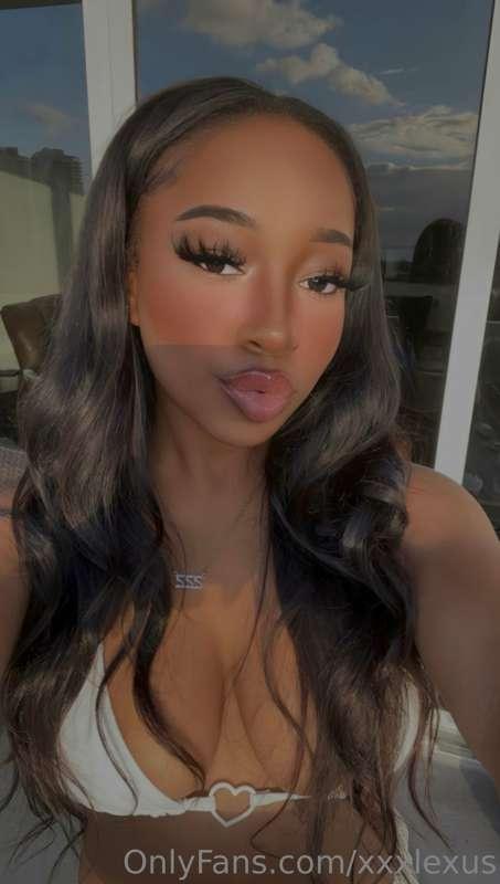 good morning babe 💖
lets have some fun in the DM