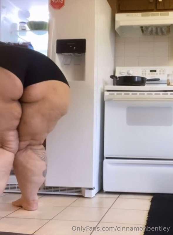 Hungry baby, let me feed you 😏