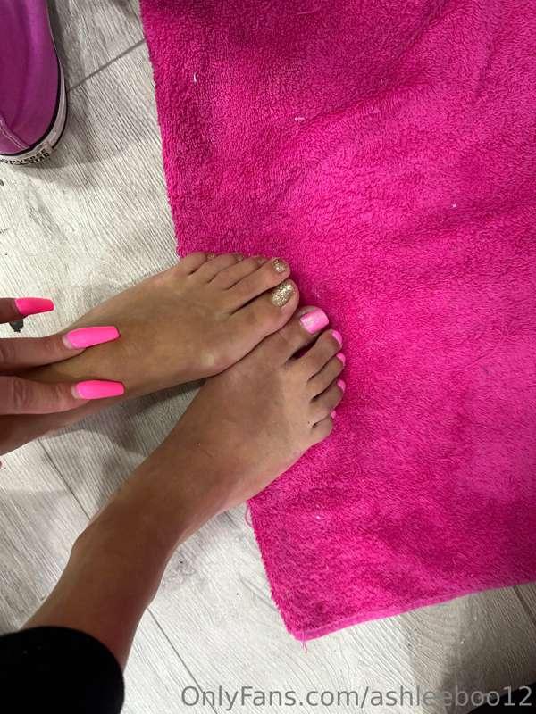 Uploading feet n nails pic because I’m poorly again 😔🙄