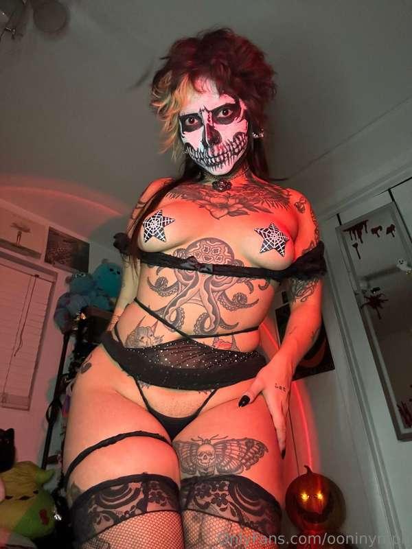 Happy Halloween 🎃 DM me “👻👅” for a surprise!!