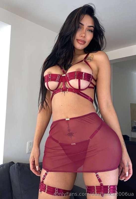 Insatiable slut 🤫 with model looks @hotcurvyjasmine is eager..