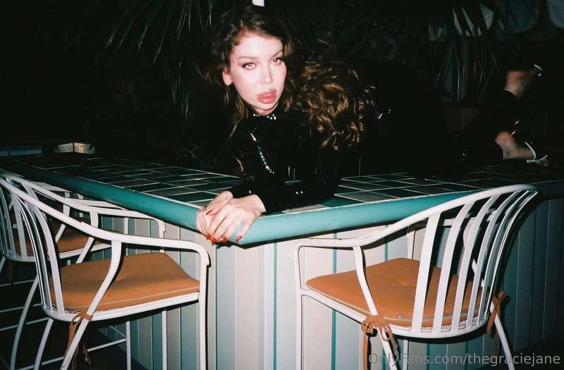 Feelin’ like a midnight fantasy rn… slide in if you’re tryna..