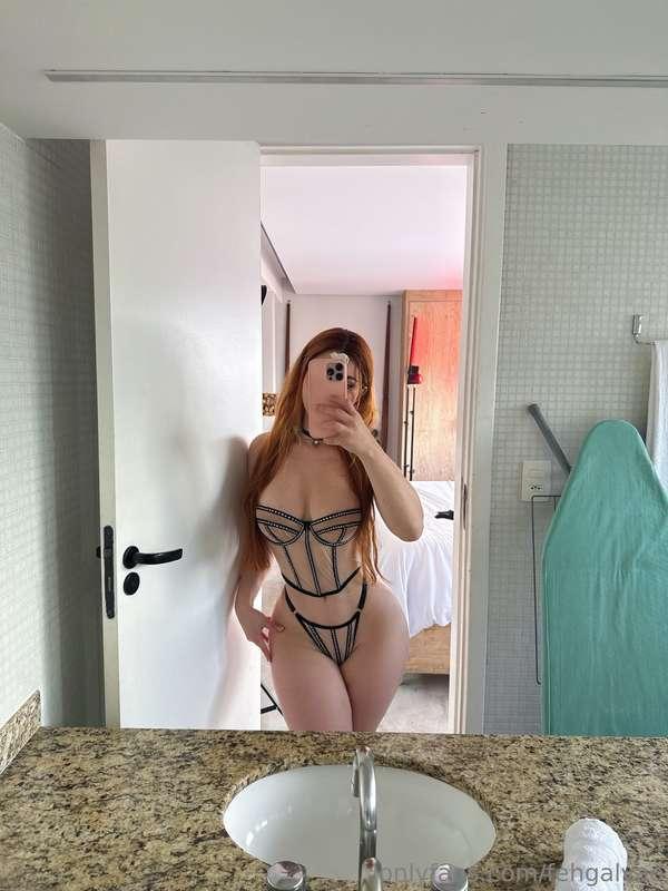 Caught a glimpse of myself in this mirror... Now I can't sto..