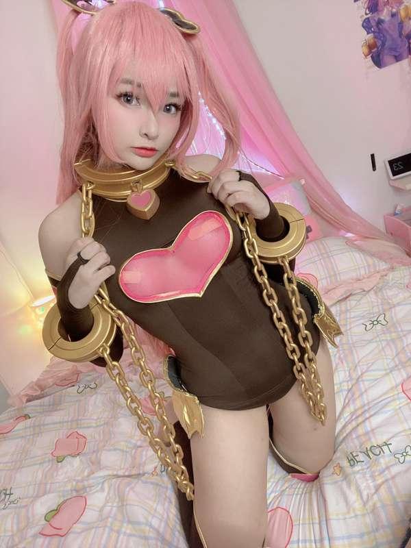 cosplayer%20mimi%20chan main image