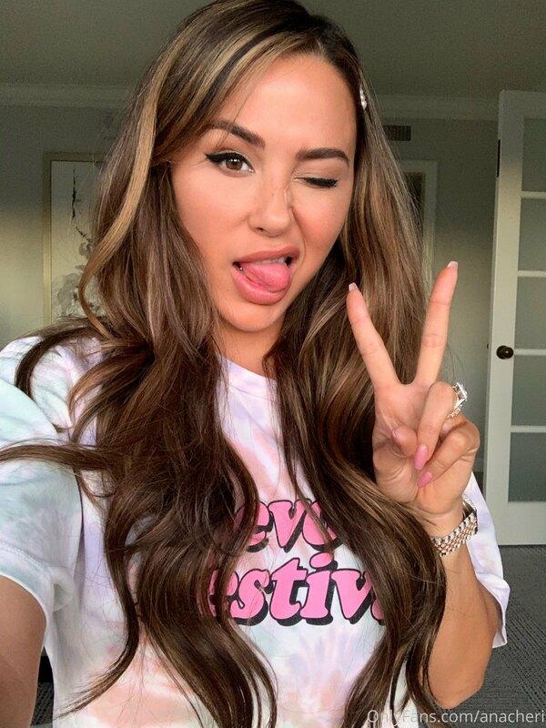 ?✌?Friday mood sending ? NSFW pics to your DMs today lol!  C..