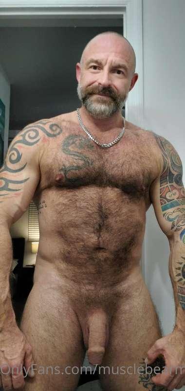 Flexing for my fans. Who wants to train with me ?