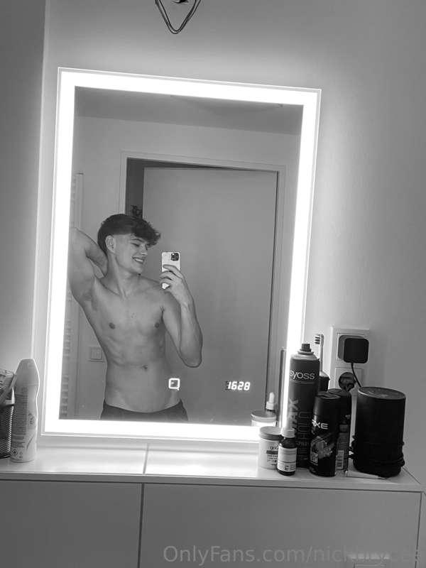 Would you go on a date with me baby?😝