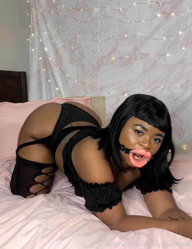 little pretty girl on her knees 💋