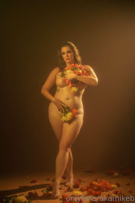 MERRY CHRISTMAS Y'ALL, here's Lindsay to sprinkle some cheer..