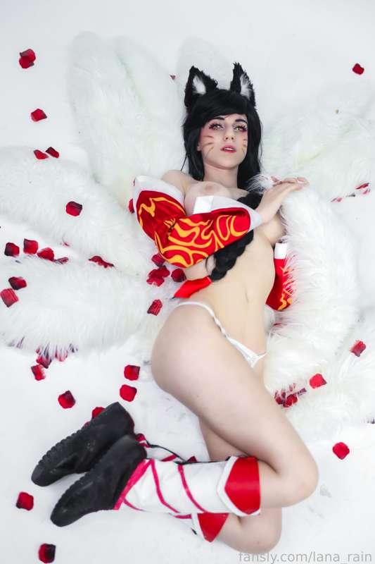 Ahri (League Of Legends) has her ways of charming you, can you resist?

#Ahri #LoL #LeagueOfLegends #BigTits #Thighs #Panties #Pussy 