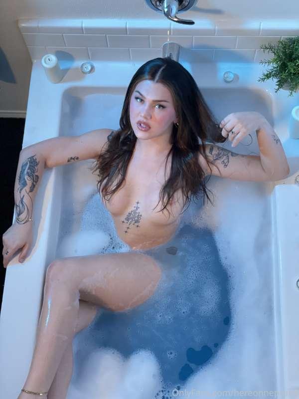 Do you finish your day with a bath or a shower? 🚿🛁