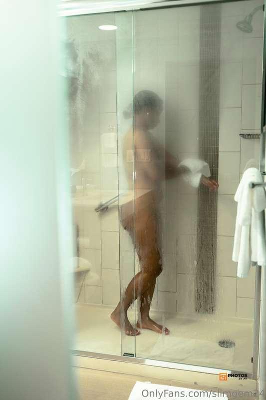 Who wants to wash my back? Anyone?👀