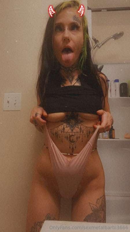 Pre shower selfie for you guys 💋 Obviously there was suppose..