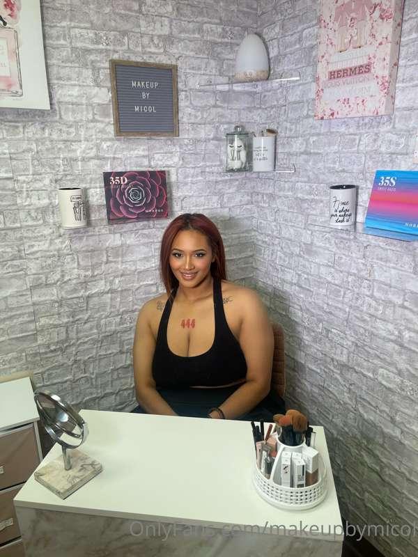 His everyone! 
I have a new makeup space!!! I’m so excited t..