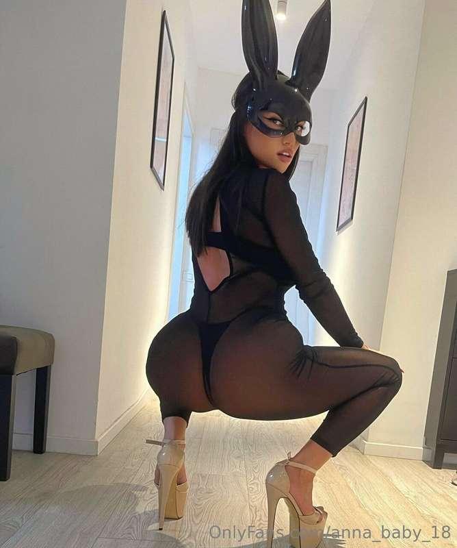 This curvy asian latina @virginia_dee will finish your cock ..