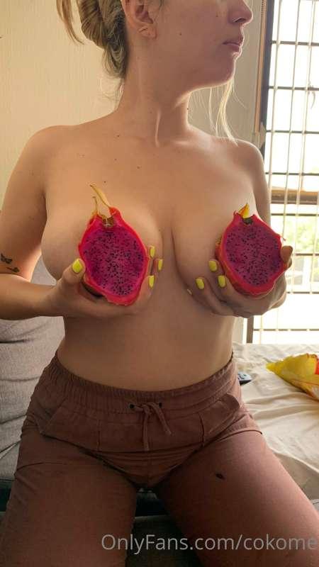 Fruta por la mañana, quieres desayunarme? 😈😈