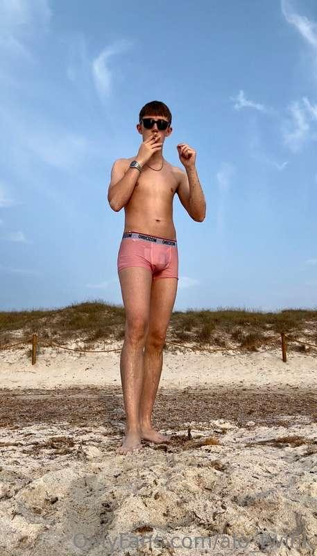 It was hot at the beach😜💕 Scroll across for more photos