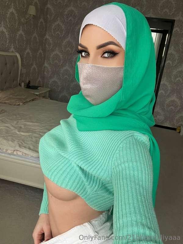 A real whore in a hijab, isn’t it true that your cock 🍆 turn..