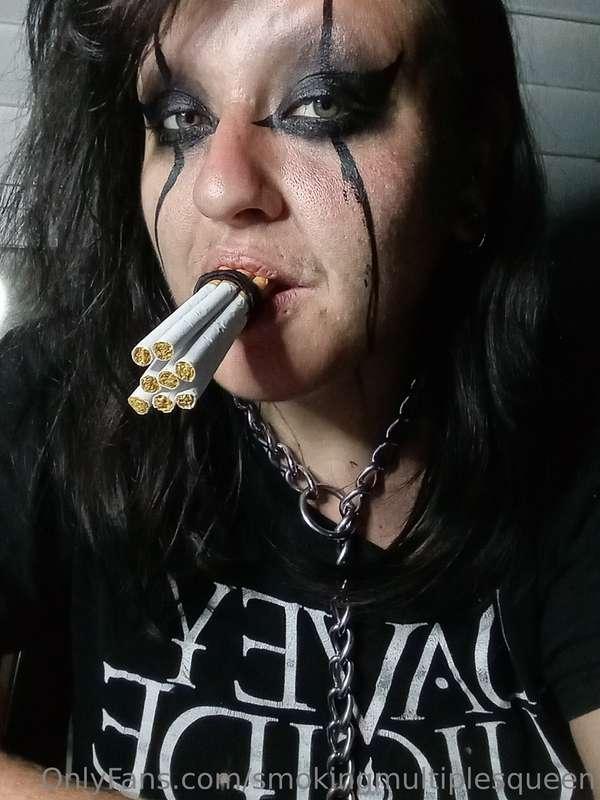 extremesmokingqueen image #2