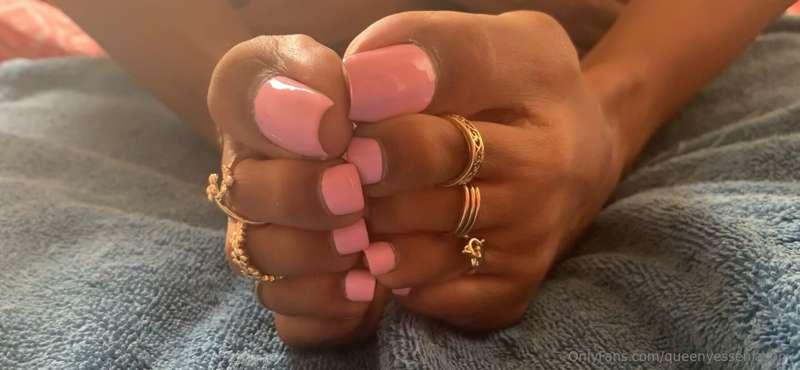 “Spreading Toes Closeup”  3 minute clip on my sub site.😉