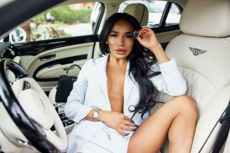 You auto be in love with this car and me! 🙈💞