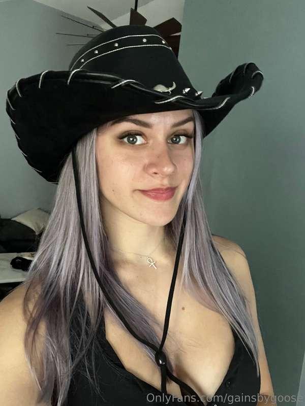Is this hat cute on me? 🤭