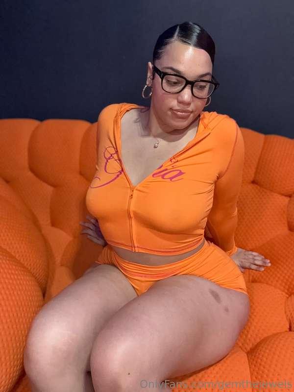 Would you watch me tease like this in real time? 🫦