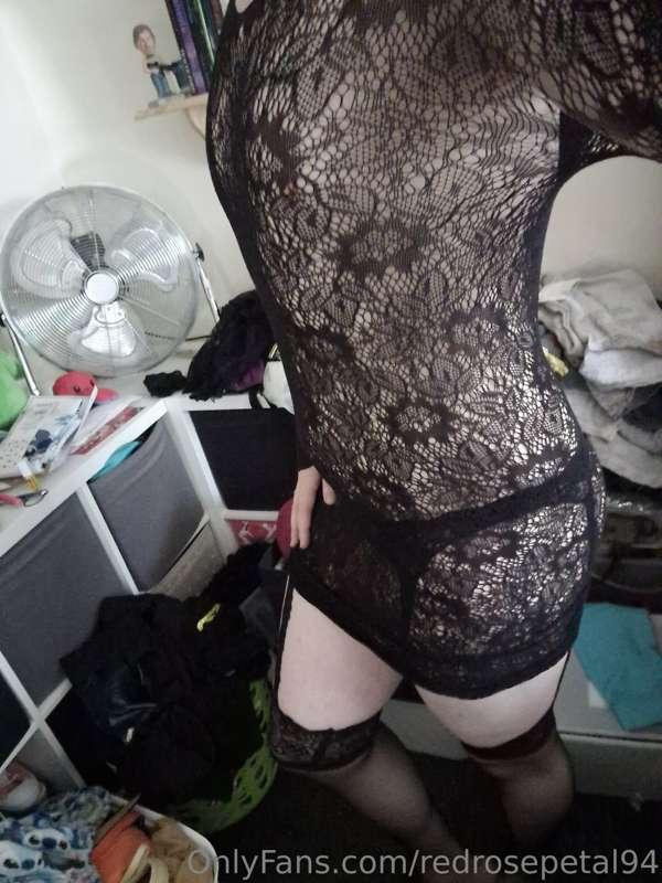 redrosepetal94 image #0