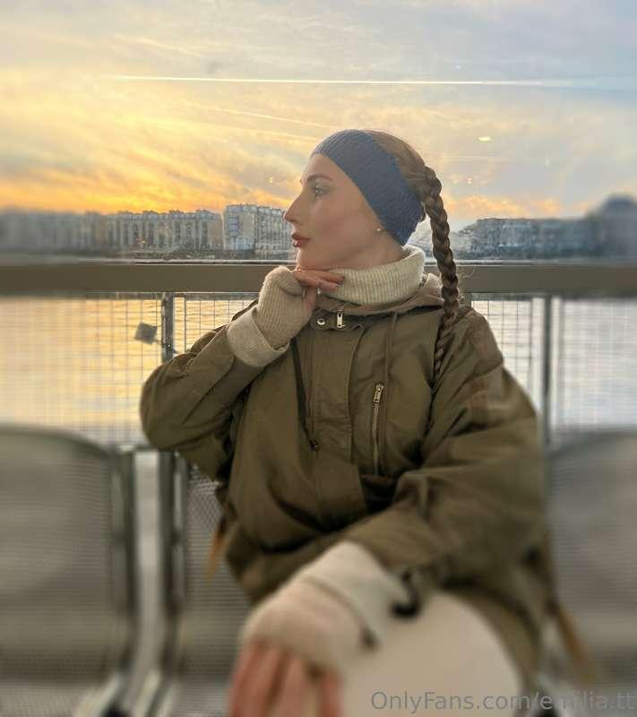 What do you think is more romantic: facing the sunrise or th..