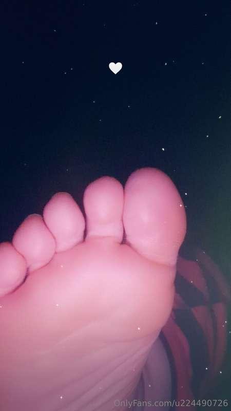 Suck my little toes baby? X