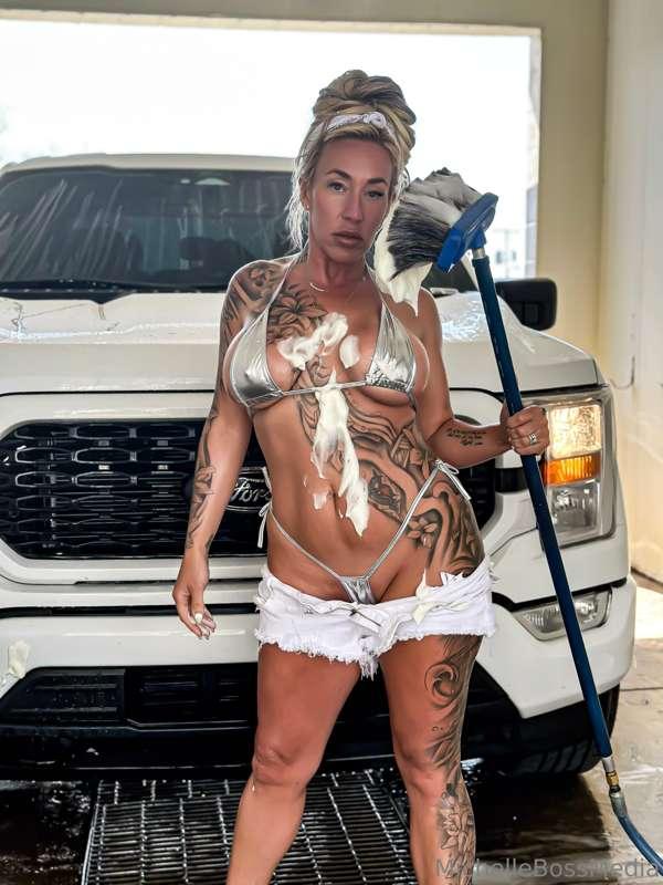 MILFS JUST WANNA HAVE FUN😜