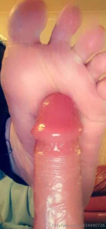 U want my lil tootsies all over your cock baby?