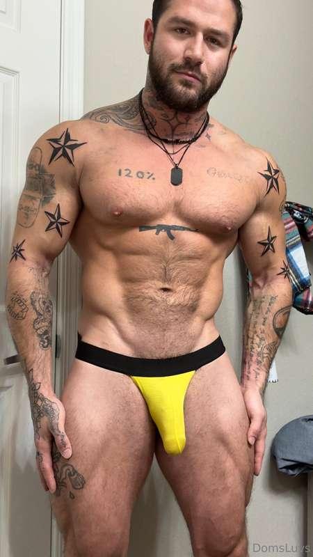 Yellow looks good on me ya? 💛⭐️🌼🍋🌕🟨🎗️