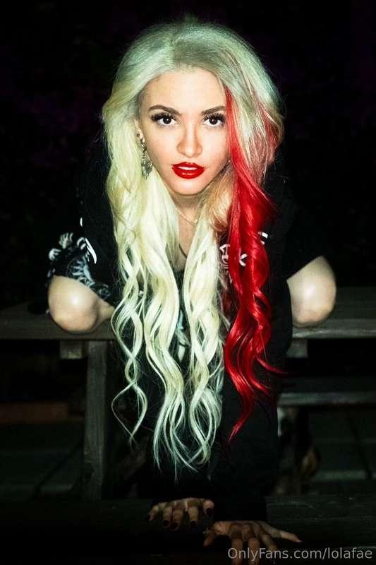 Red lips. Red streak. Mean intentions 😈💋