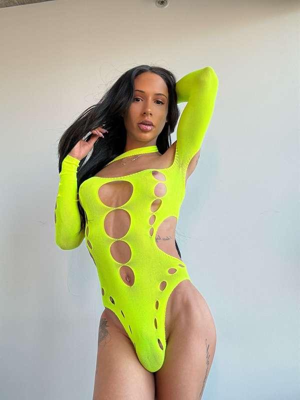 This girl bugle wants out 🥵