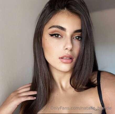 This cutie @pocahontas_aya knows how to please you with the ..