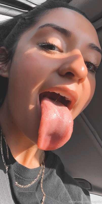 👅👅